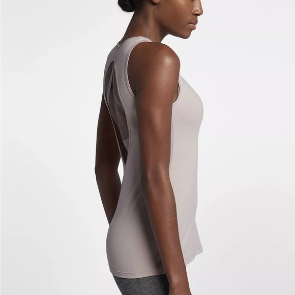 Nike Dri-FIT DRY Women Training Tank Top Sleeveless Size S Small (RRP$50) - Picture 3 of 9